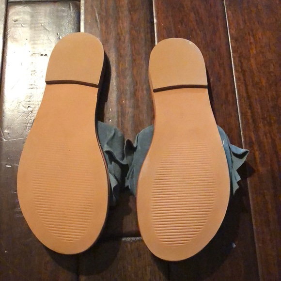 Steve Madden flat blue ruffle slides - Picture 3 of 4